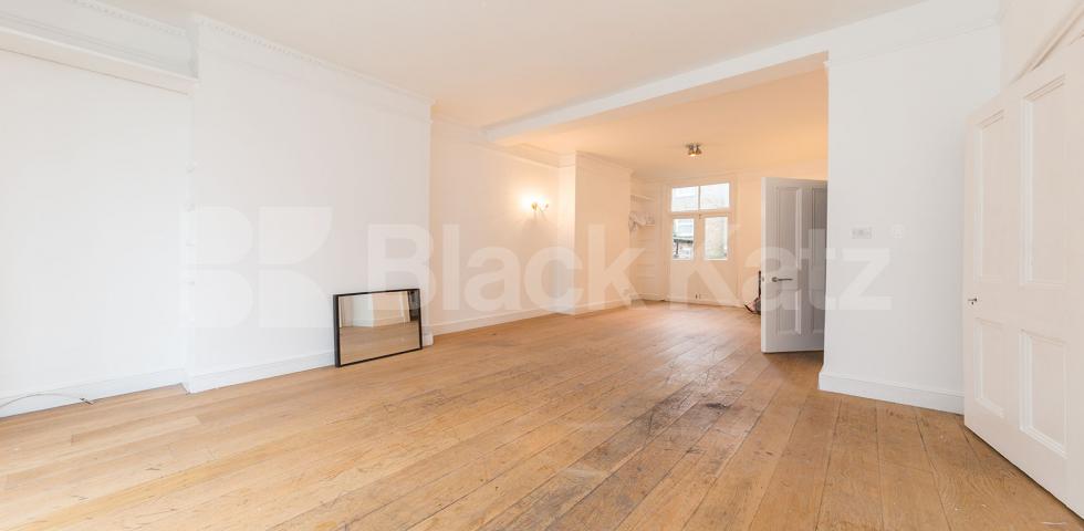 			4 Bedroom, 1 bath, 1 reception Flat			 Brewster Gardens, NORTH KENSINGTON